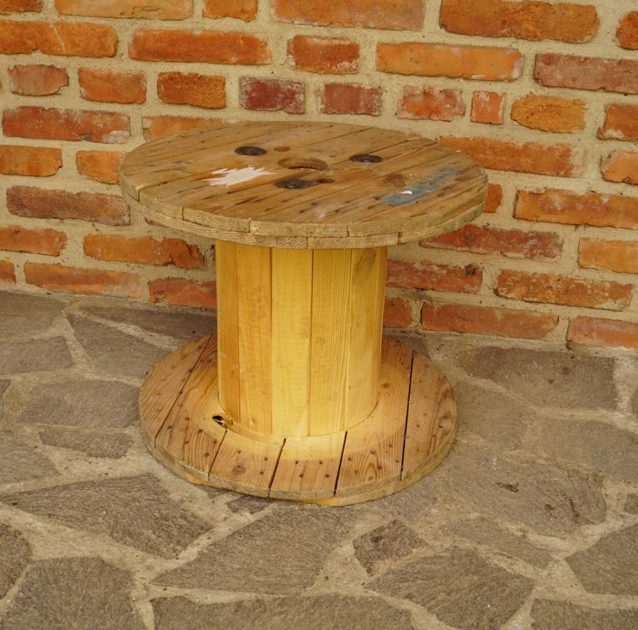 Dřevěná špulka od kabelu