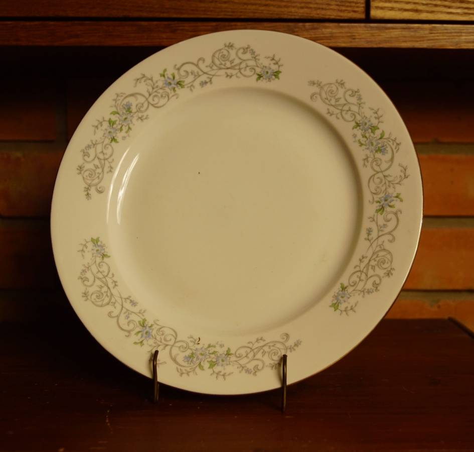 Talíř s ornamentem