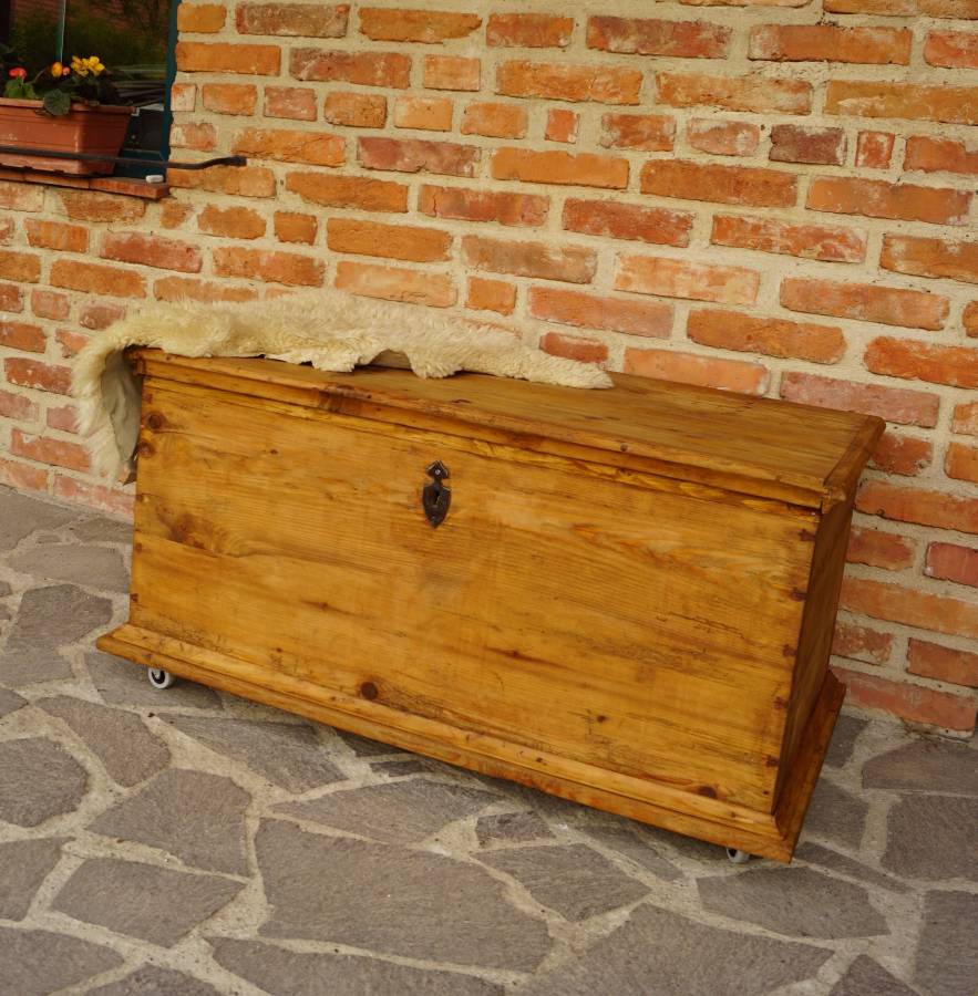Veliká truhla na kolečkách