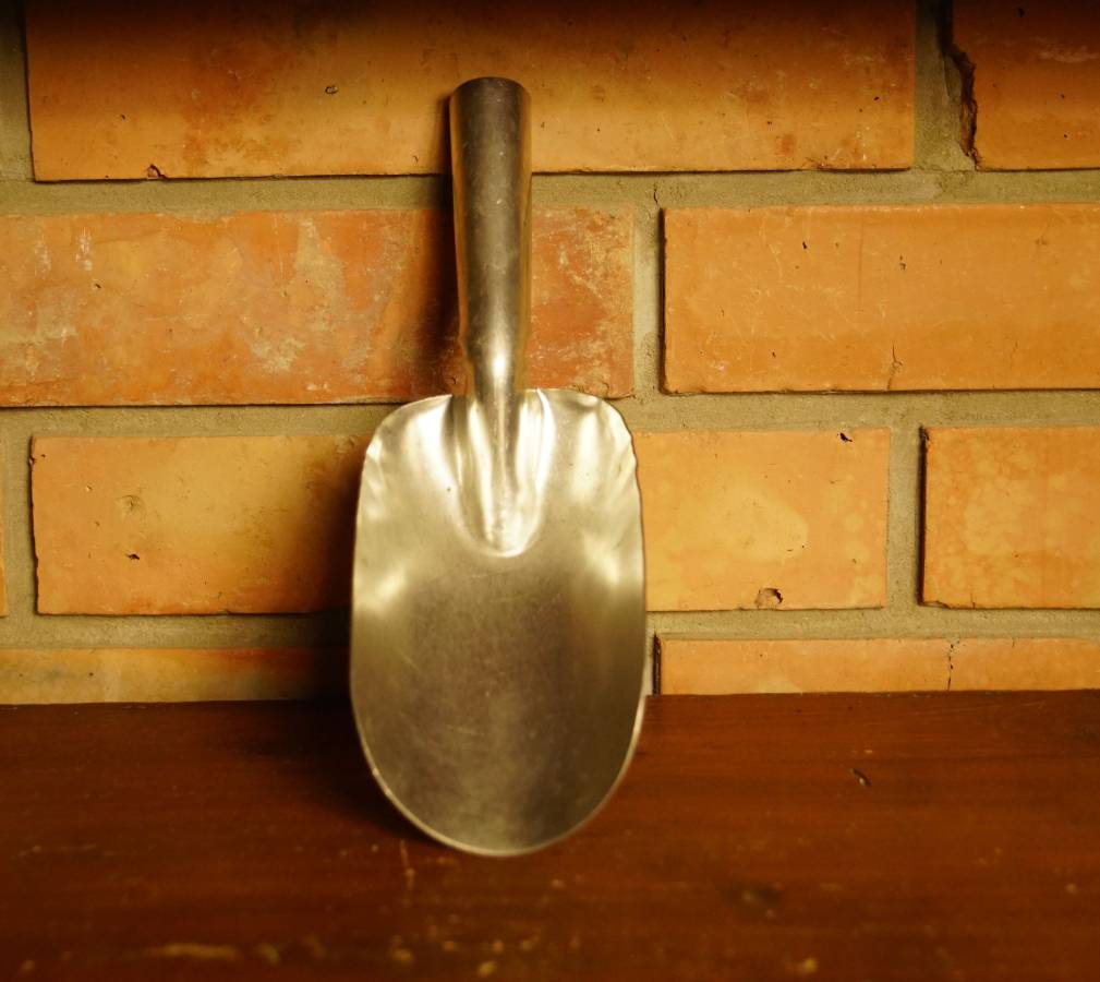 Plechová lopatka