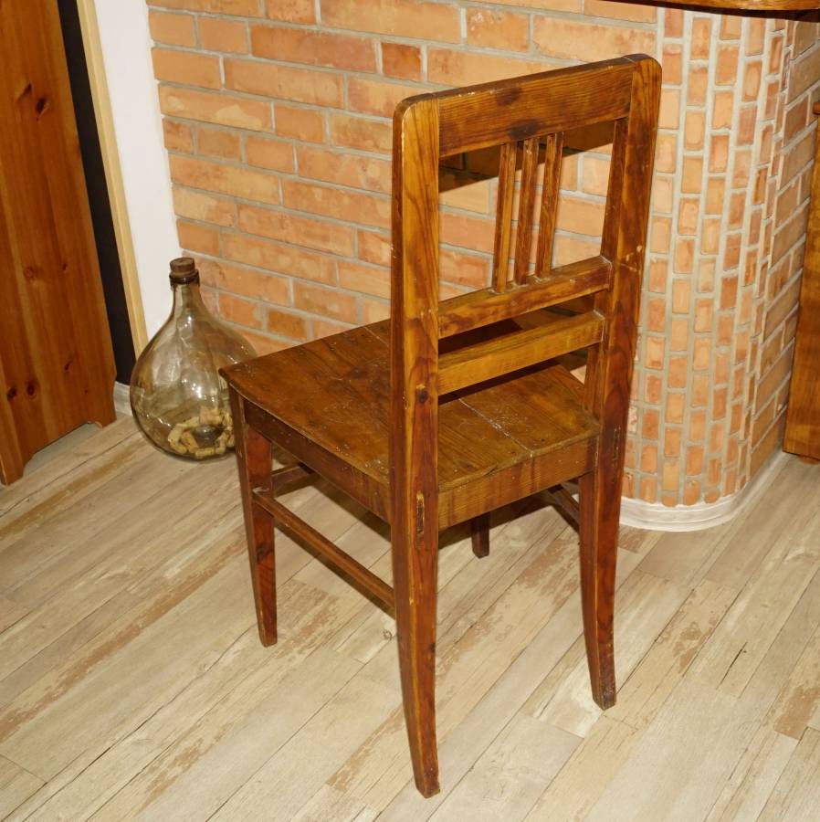 Stará dřevěná židle