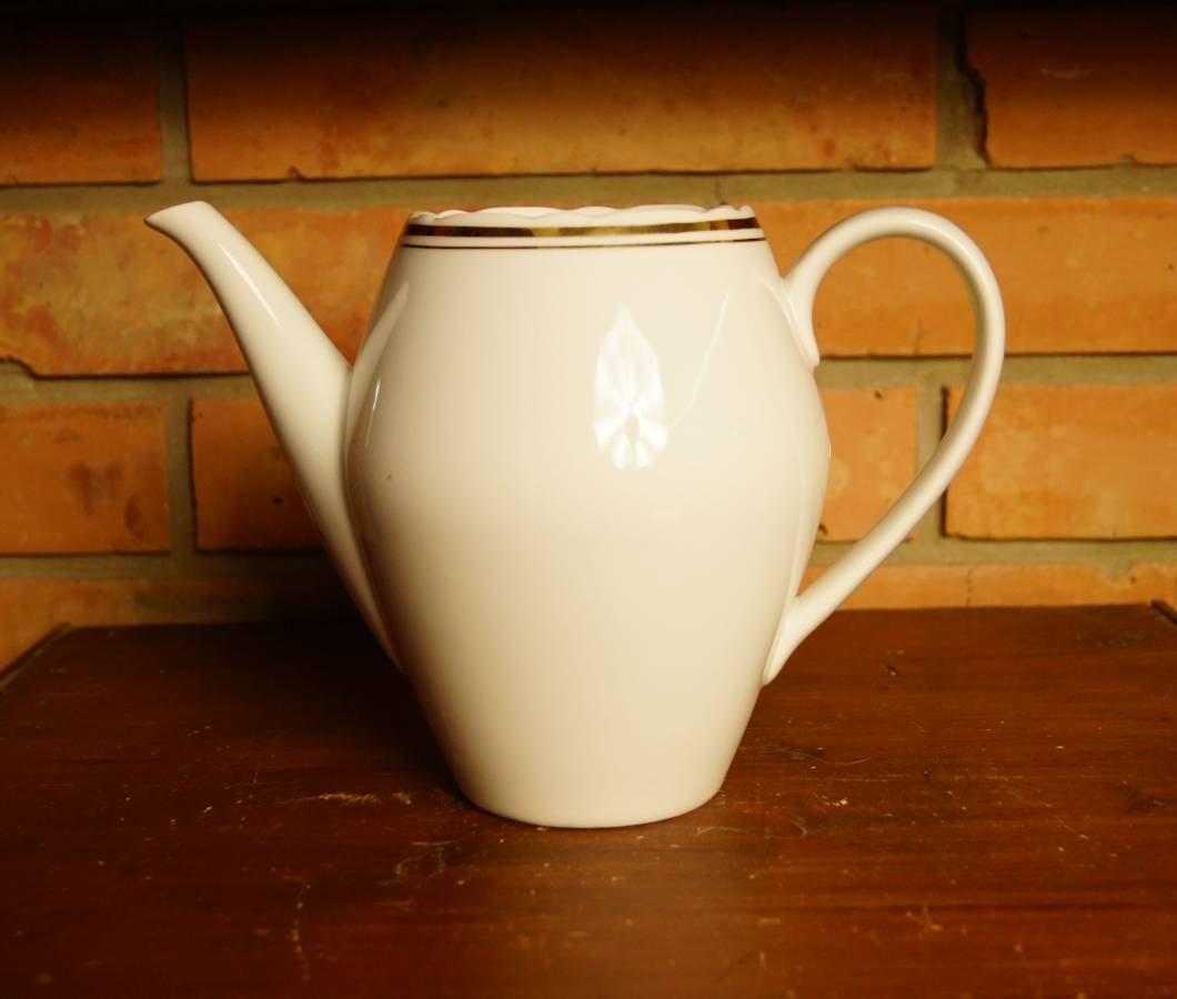 Porcelánová konvička