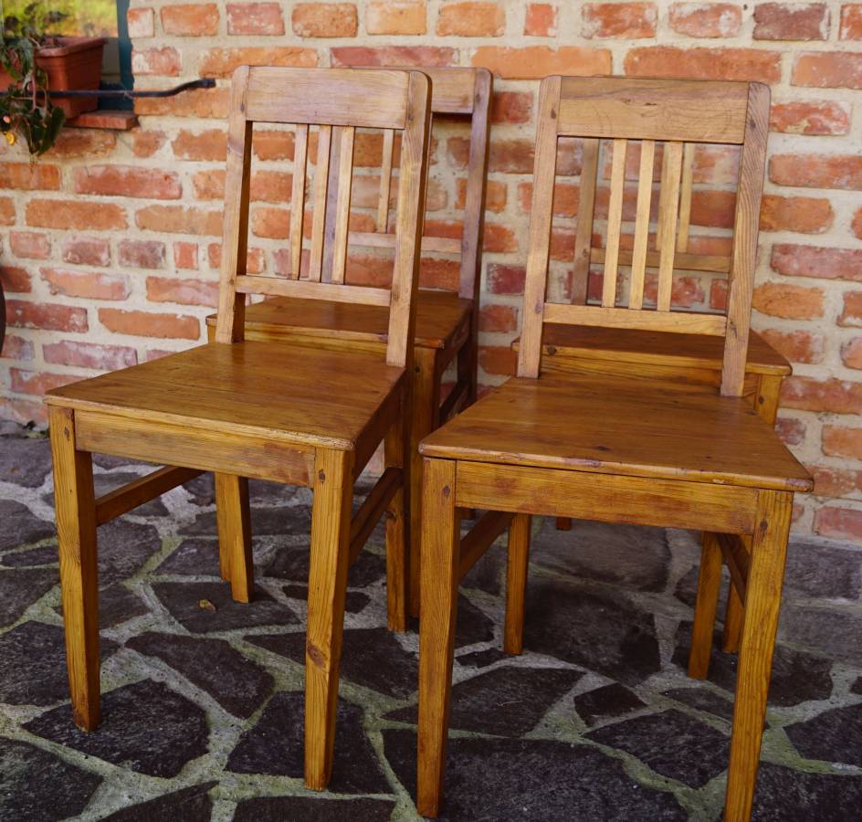 4 staré židle po renovaci