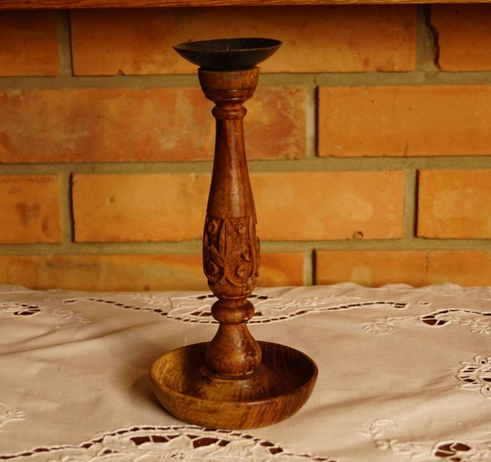 Dřevěný svícen