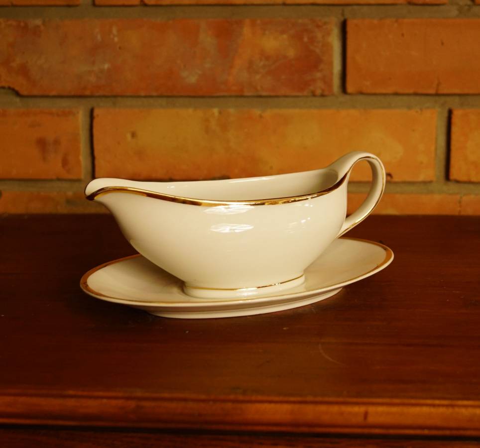 Porcelánový omáčník se zlatým lemem