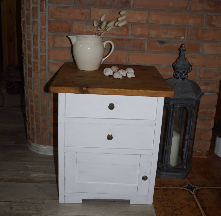 Šuplíková skříňka po renovaci