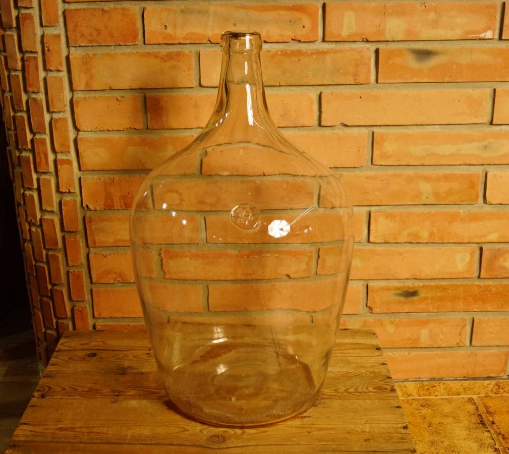 Buclatý demižon 25 l