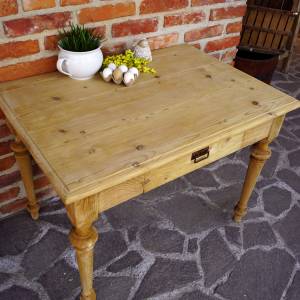 Starožitný stůl po renovaci - natural
