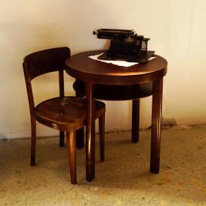 Kulatý stůl + židle Thonet