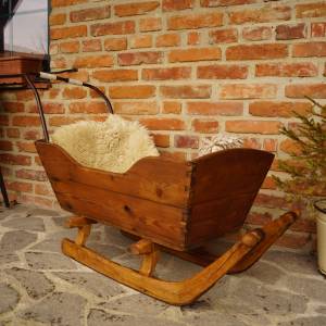 Starožitné sáňky po renovaci