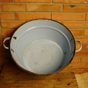 Bleděmodrý smaltovaný škopek