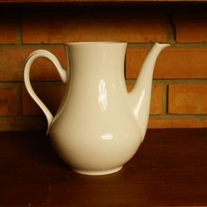 Bílá porcelánová konvička Angelika