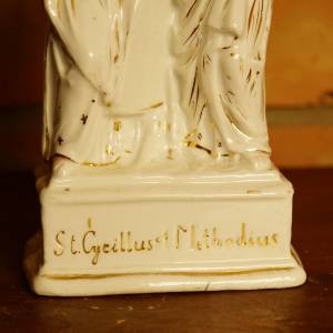 Porcelánová soška Cyrila a Metoděje