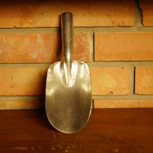 Plechová lopatka