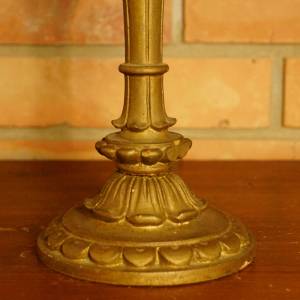 Dřevěný stojan lampy