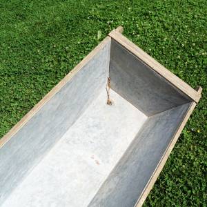 Pozinkovaná vana s dřevěným lemem