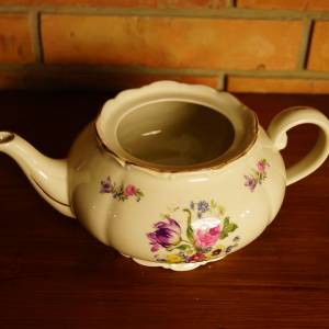 Nádherná porcelánová konvička