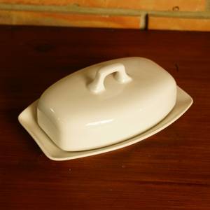 Bílá porcelánová máslenka
