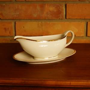Porcelánový omáčník se zlatým lemem