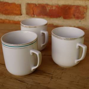 Stará porcelánová konvička