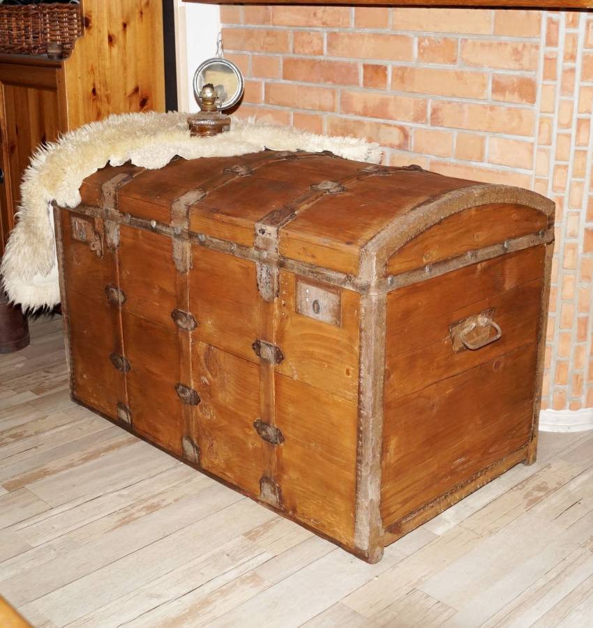 Nádherná stará truhla - lodní kufr
