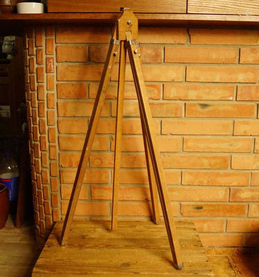 Dřevěný vysouvací stativ