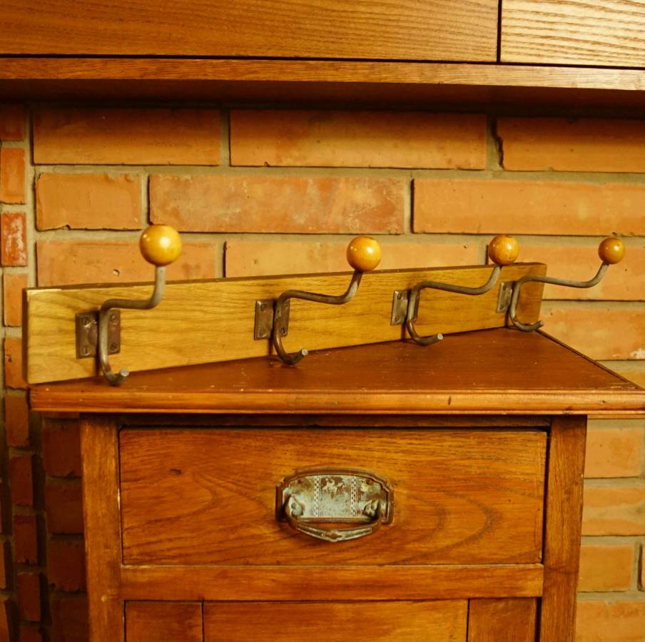 Kuličkový věšák