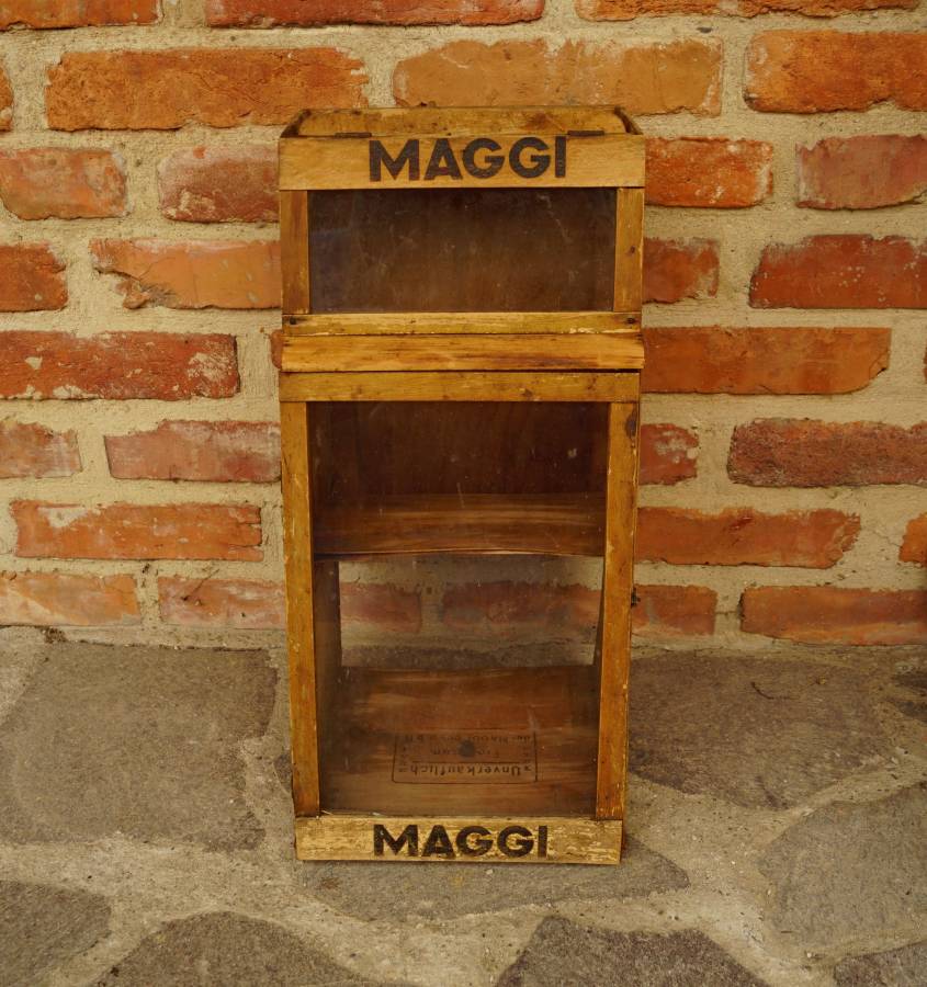 Zajímavá oboustranná skříňka MAGGI