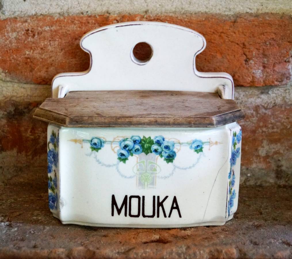 Starožitná dóza na mouku