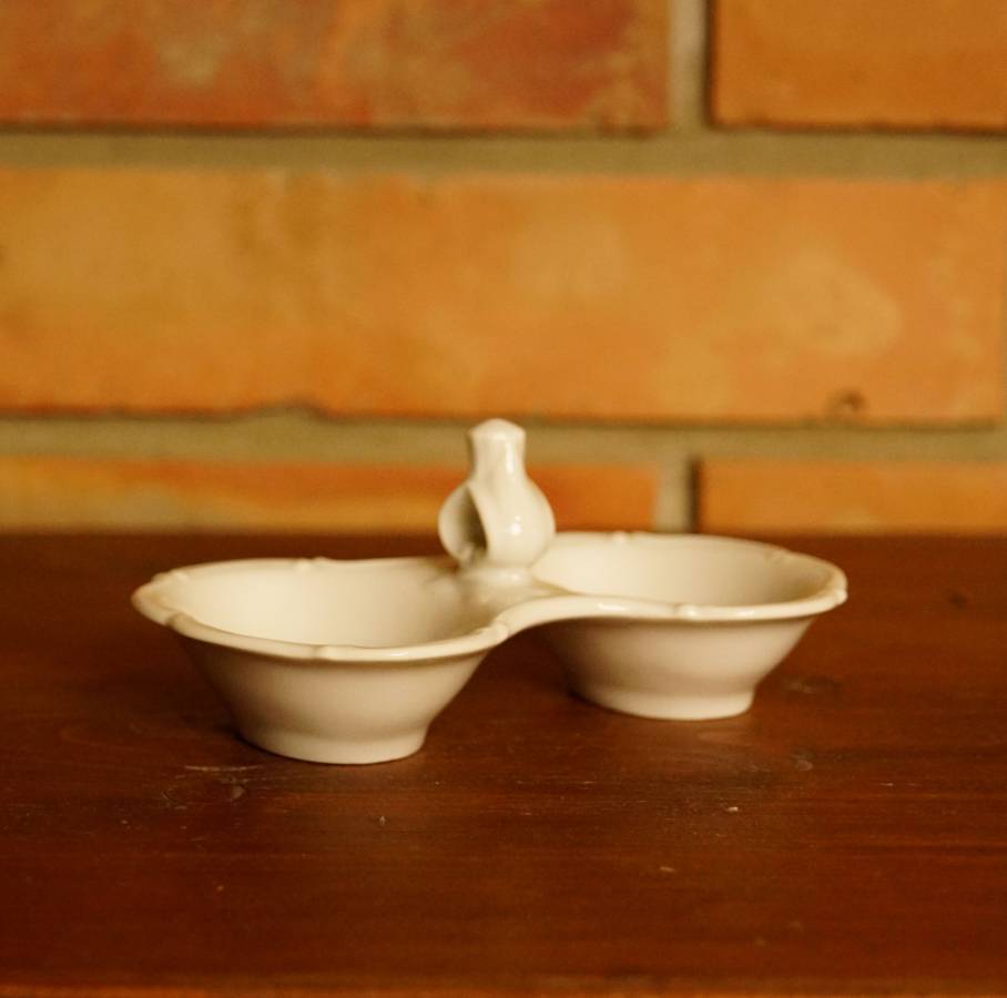 Bílá porcelánová slánka