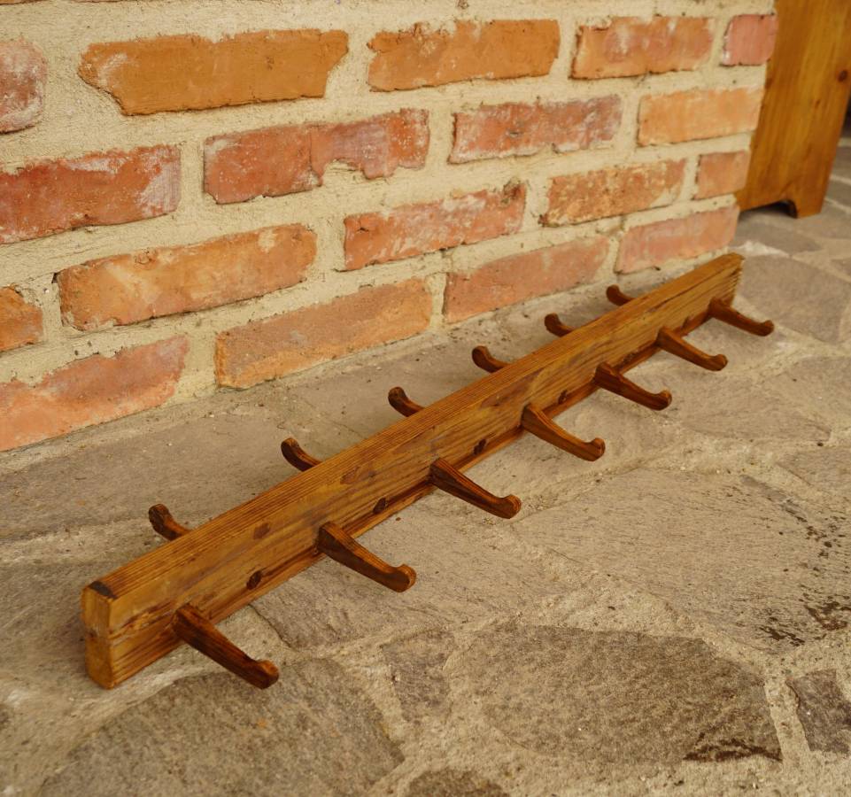 Oboustranný starý věšák