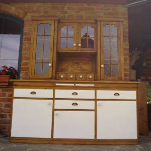Veliká kredenc po renovaci