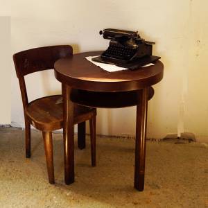Kulatý stůl + židle Thonet