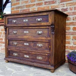 Starožitná komoda po renovaci