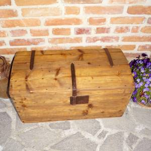 Starožitná truhla po renovaci