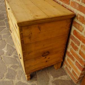 Starožitná truhla s šuplíkem k renovaci