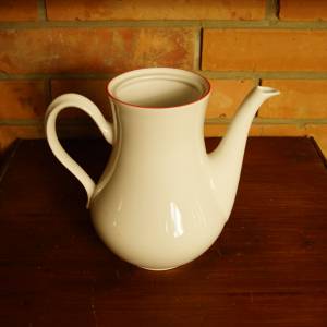 Bílá porcelánová konvička Angelika