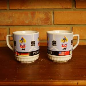2 retro hrnky  - hokej PRAHA 85