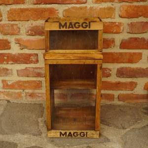 Zajímavá oboustranná skříňka MAGGI