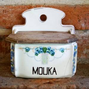 Starožitná dóza na mouku