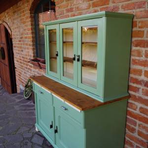 Zelenkavý dubový kredenc