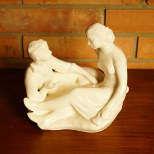 Porcelánová socha milenci