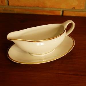 Porcelánový omáčník se zlatým lemem