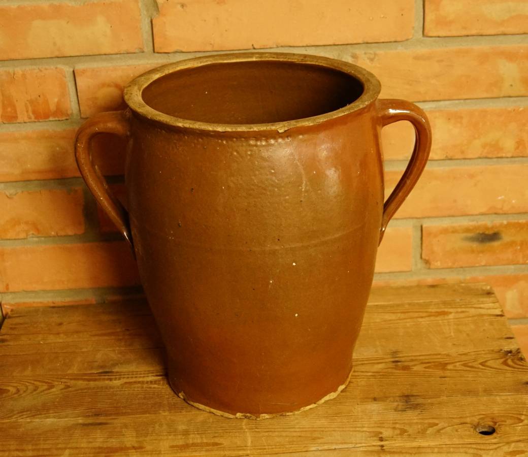 Veliká kameninová nádoba