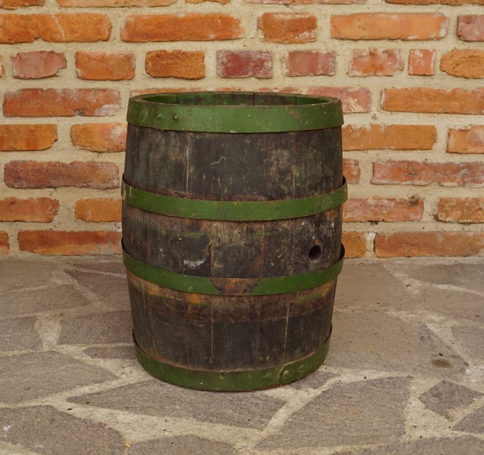 Sud se zelenými obručemi