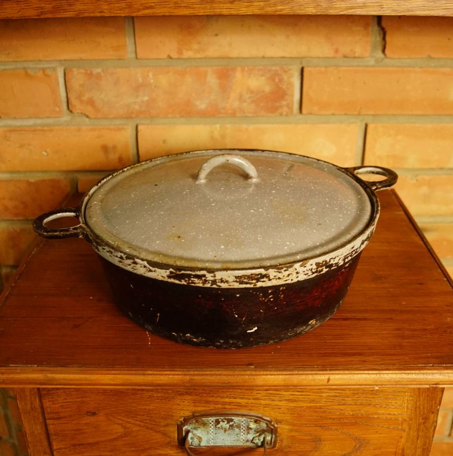 Litinový hrnec s poklicí