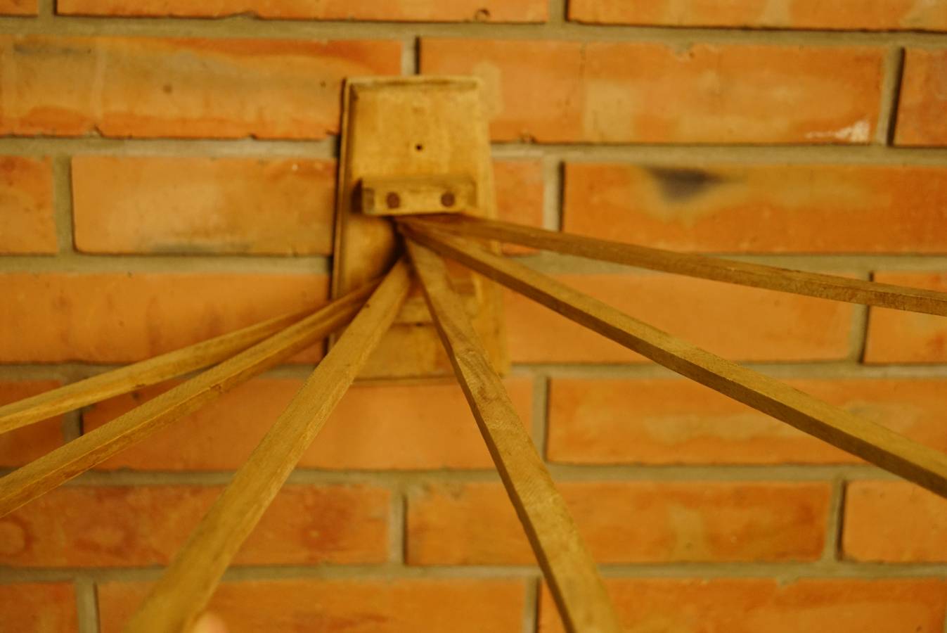 Dřevěný věšák na ručníky