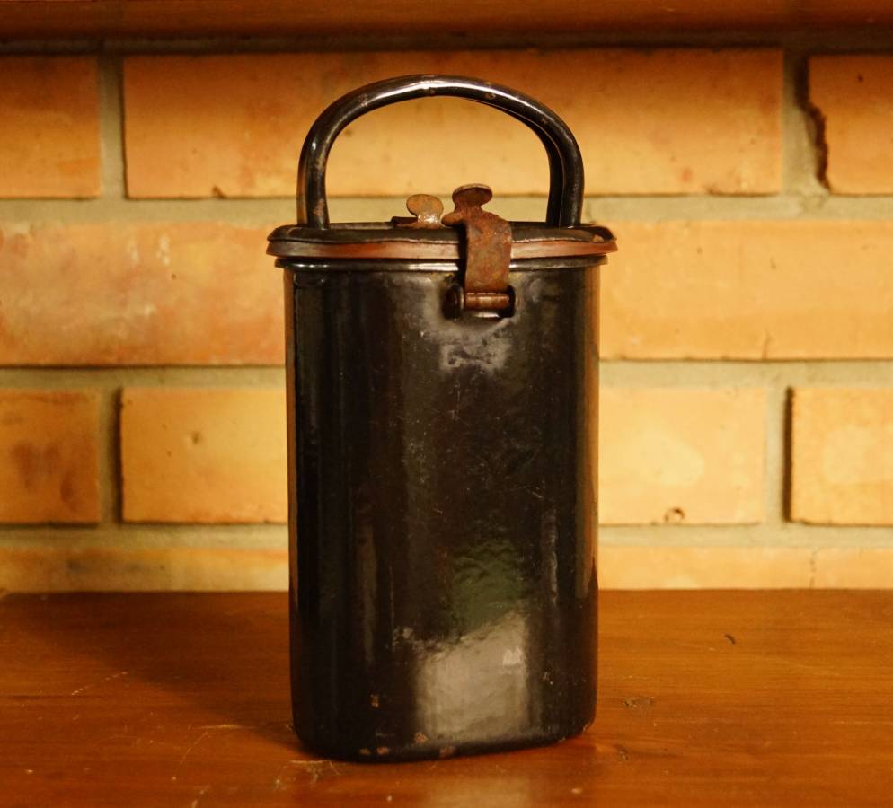 Černá smaltovaná bandaska