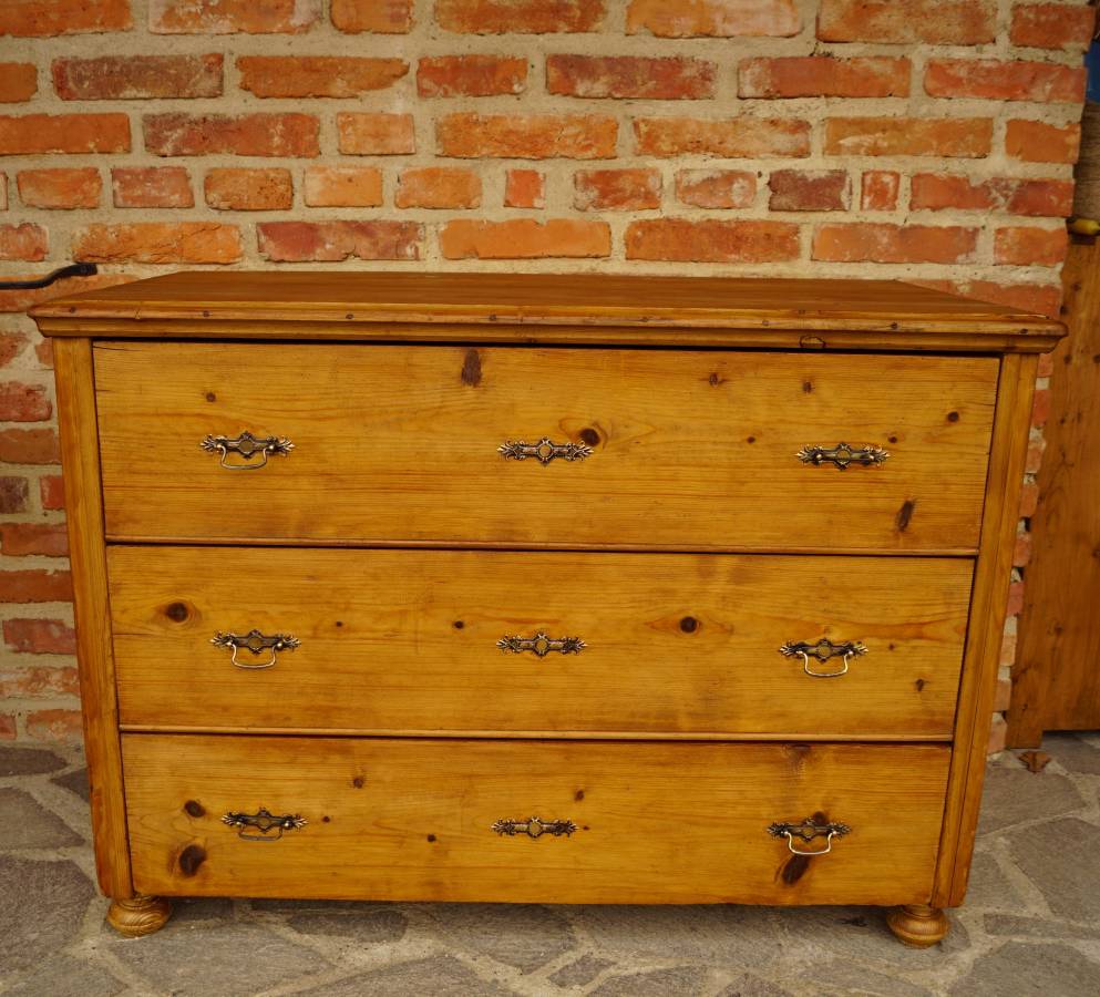 Stará komoda po renovaci