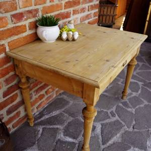 Starožitný stůl po renovaci - natural